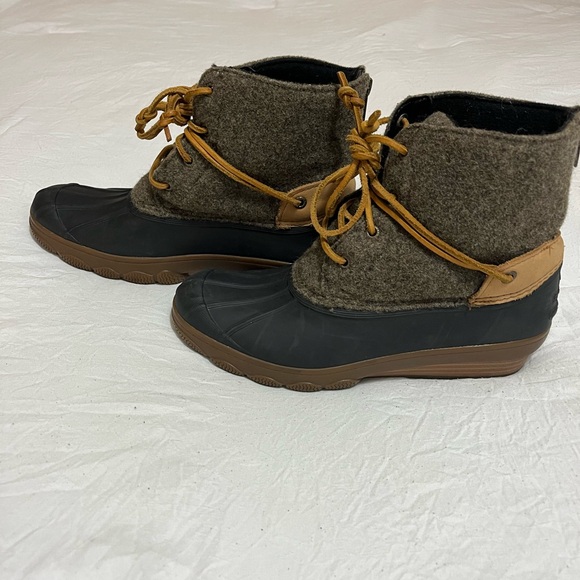 Sperry Saltwater Top Sider Wedge Boots, size 9. - Picture 2 of 6